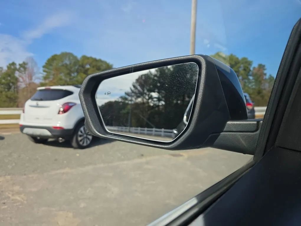 Used 2019 Chevrolet Equinox LT image 23