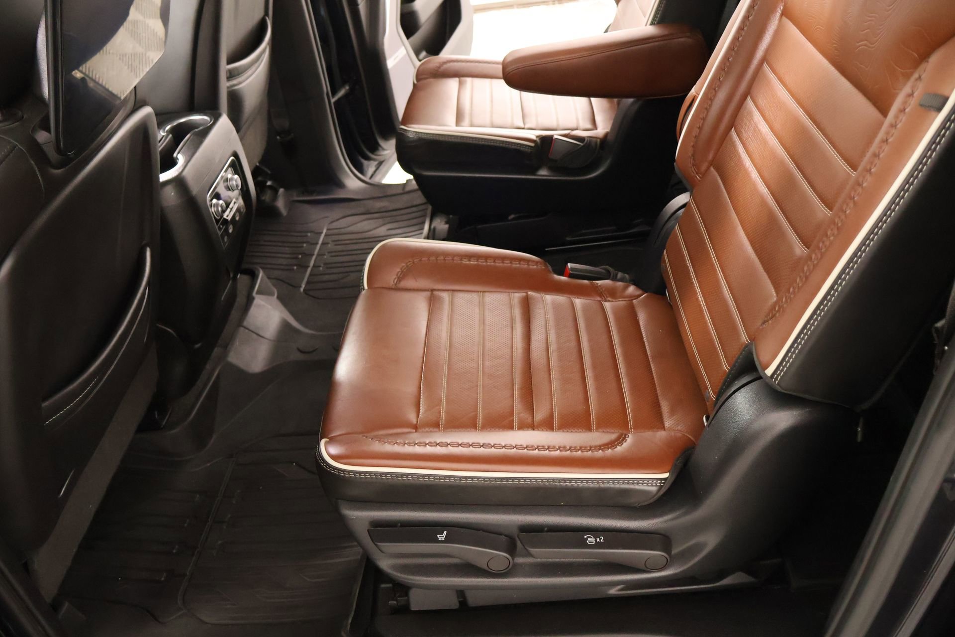 Used 2023 GMC Yukon XL Denali Ultimate image 12