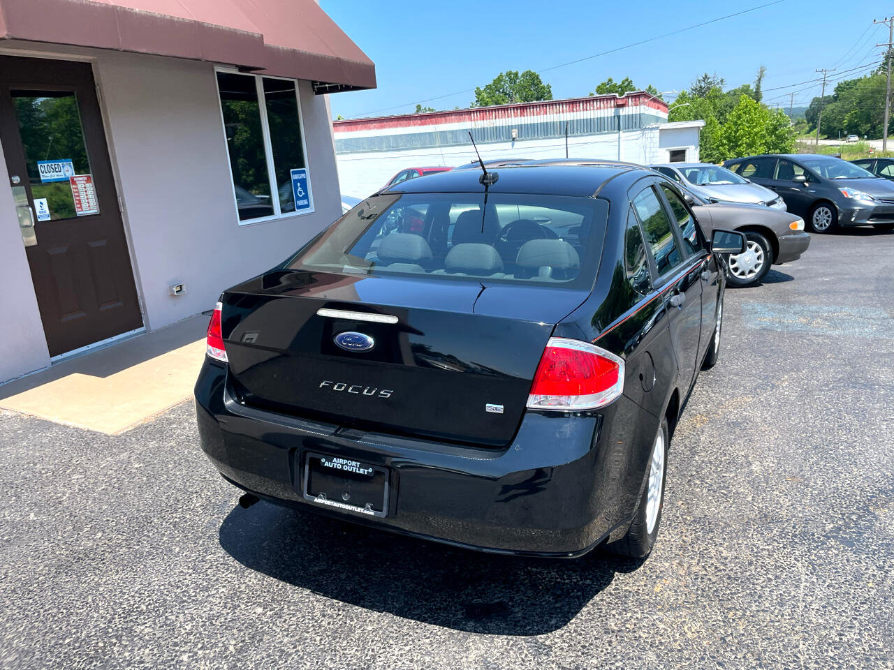 Used 2010 Ford Focus SE image 5