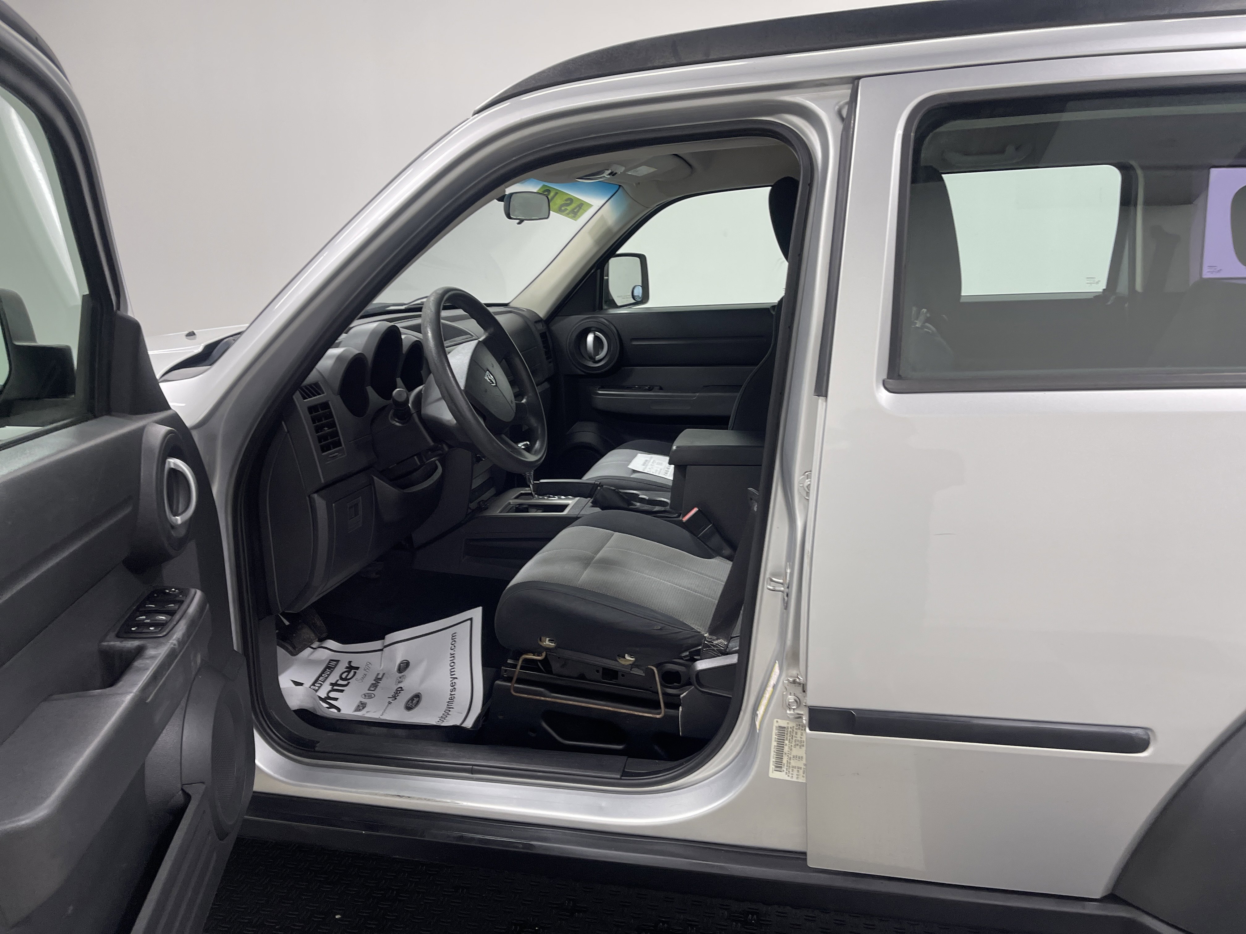 Used 2008 Dodge Nitro SXT AWD/4WD image 9