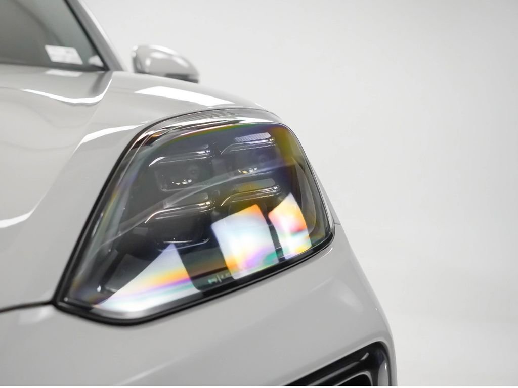 Used 2025 Porsche Cayenne Coupe AWD/4WD image 6