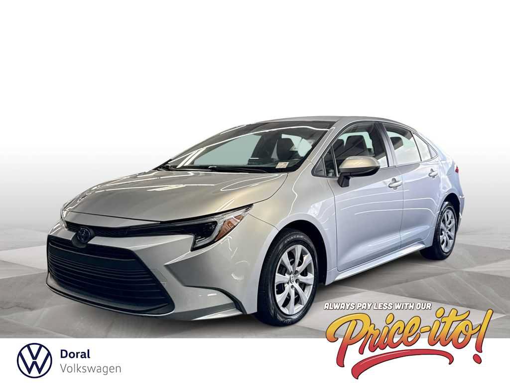 Used 2025 Toyota Corolla LE w/ Convenience Package FWD image 1