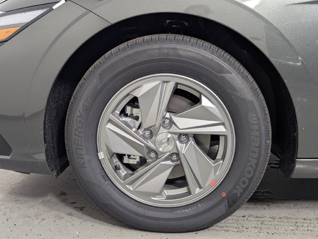 Certified 2026 Hyundai Elantra SE FWD image 11