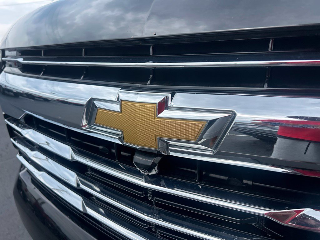 Used 2025 Chevrolet Suburban LT AWD/4WD image 10