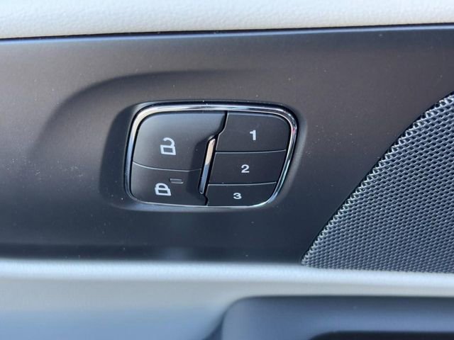 New 2025 Lincoln Nautilus Reserve image 21