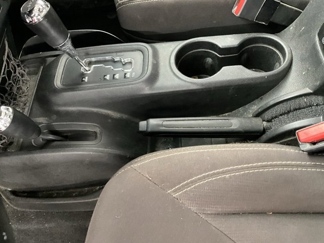 Used 2015 Jeep Wrangler Unlimited Sahara w/ Connectivity Group image 13