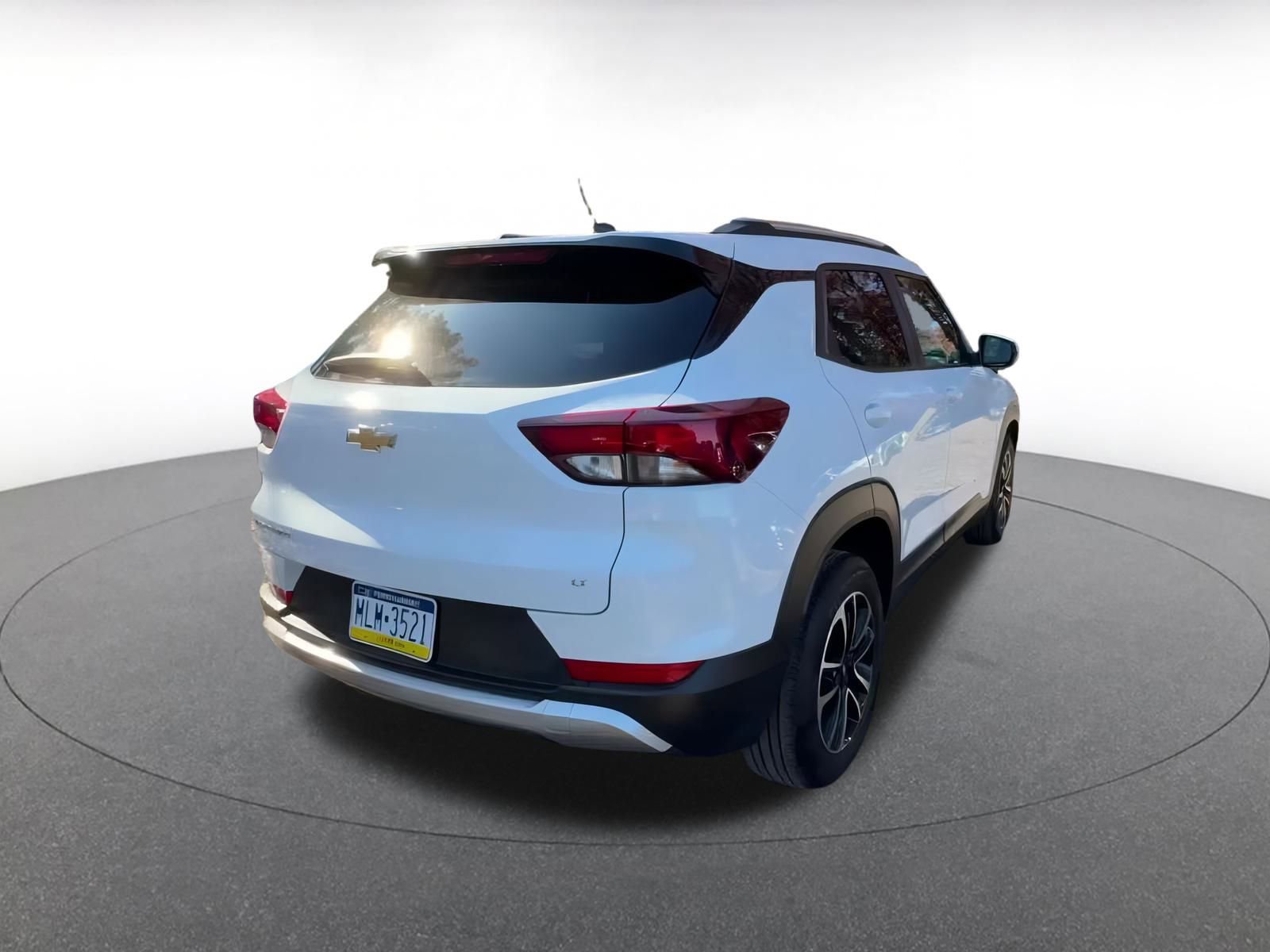 Used 2025 Chevrolet TrailBlazer LT image 2