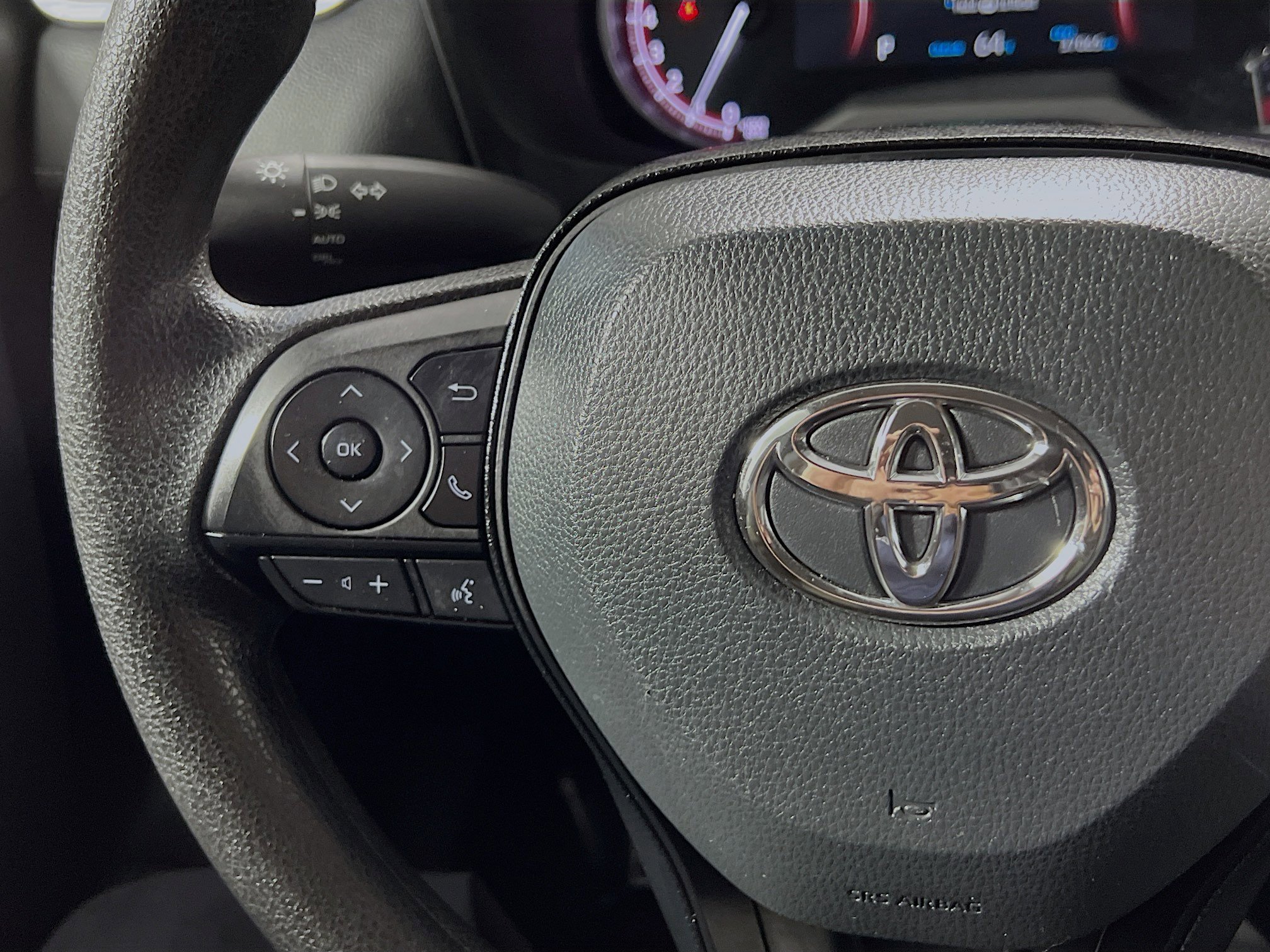 Used 2025 Toyota RAV4 XLE image 19