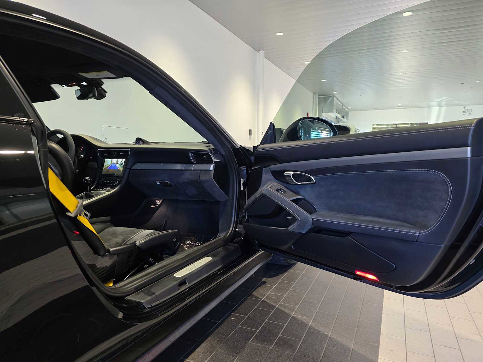 Used 2018 Porsche 911 GT3 RWD image 13