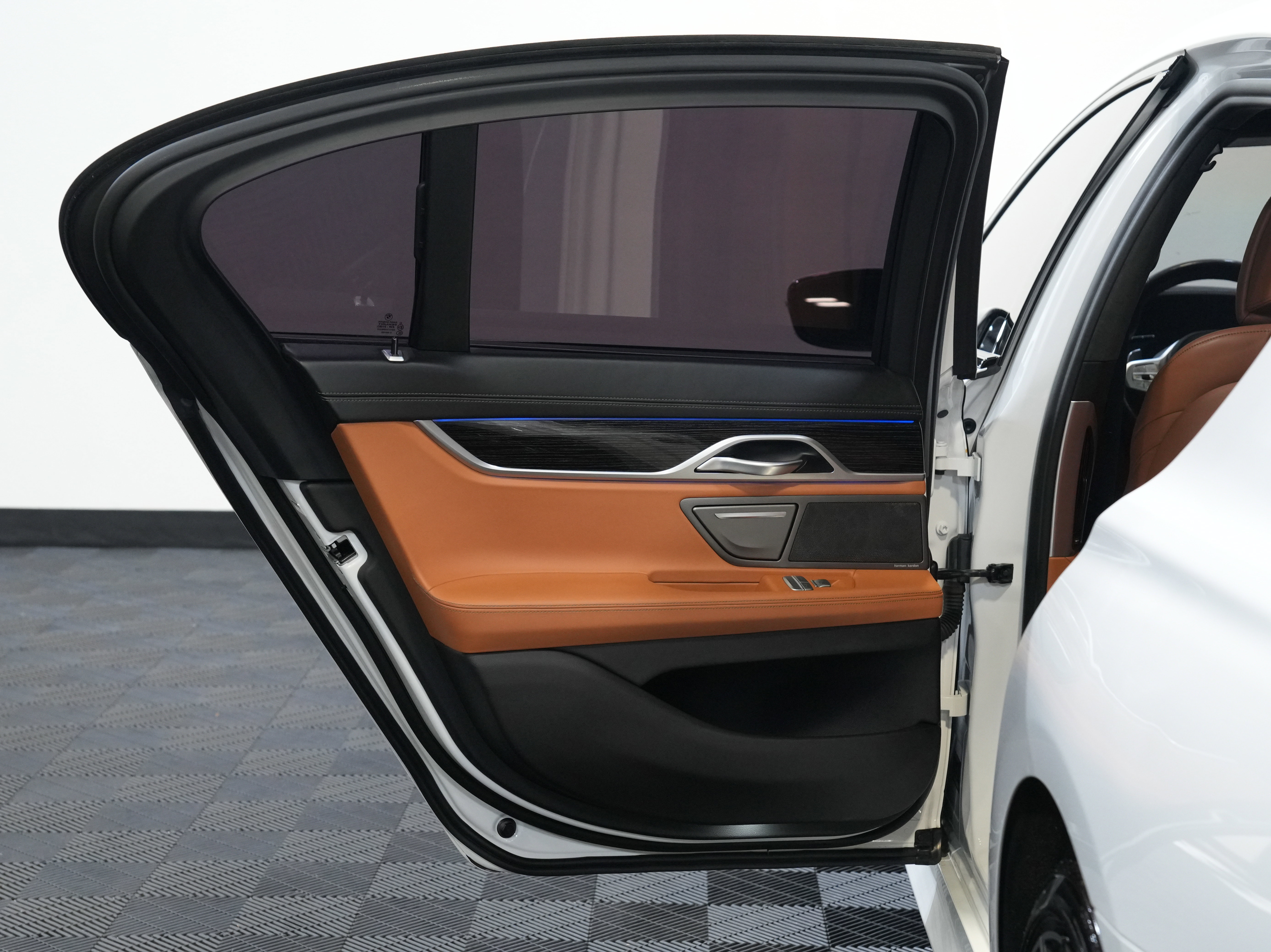 Used 2020 BMW 750i xDrive image 27