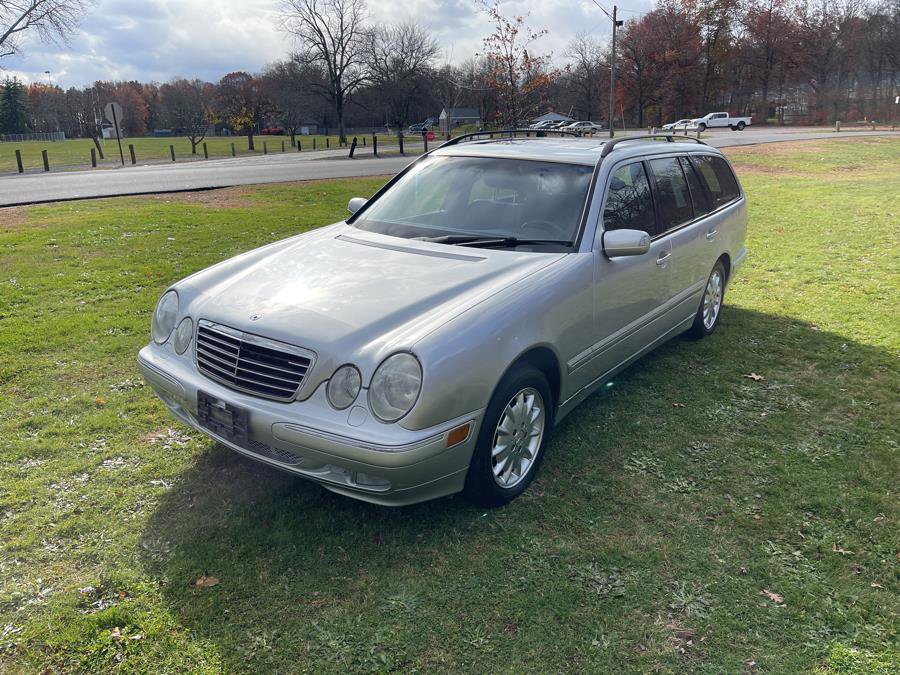 Used 2002 Mercedes-Benz E 320 4MATIC Wagon image 2