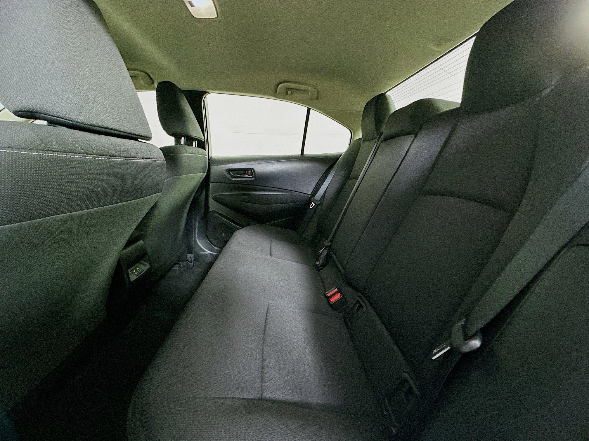 Used 2025 Toyota Corolla LE image 26