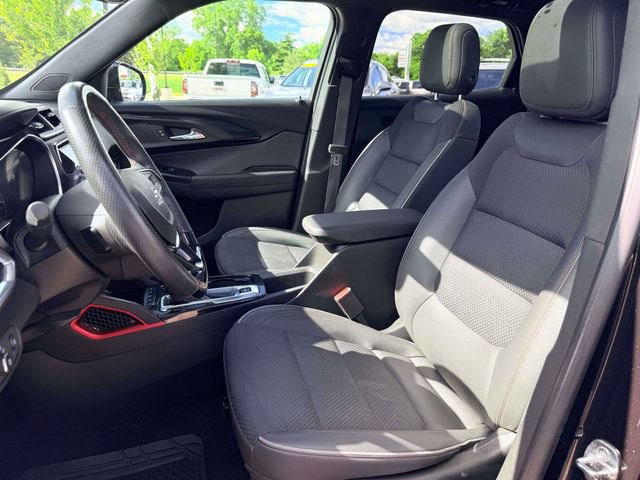 Used 2023 Chevrolet TrailBlazer RS w/ Sun and Liftgate Package AWD/4WD image 17