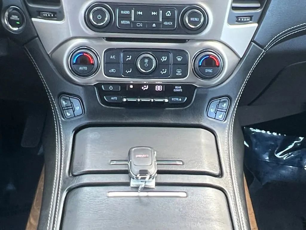 Used 2018 GMC Yukon Denali AWD/4WD image 12