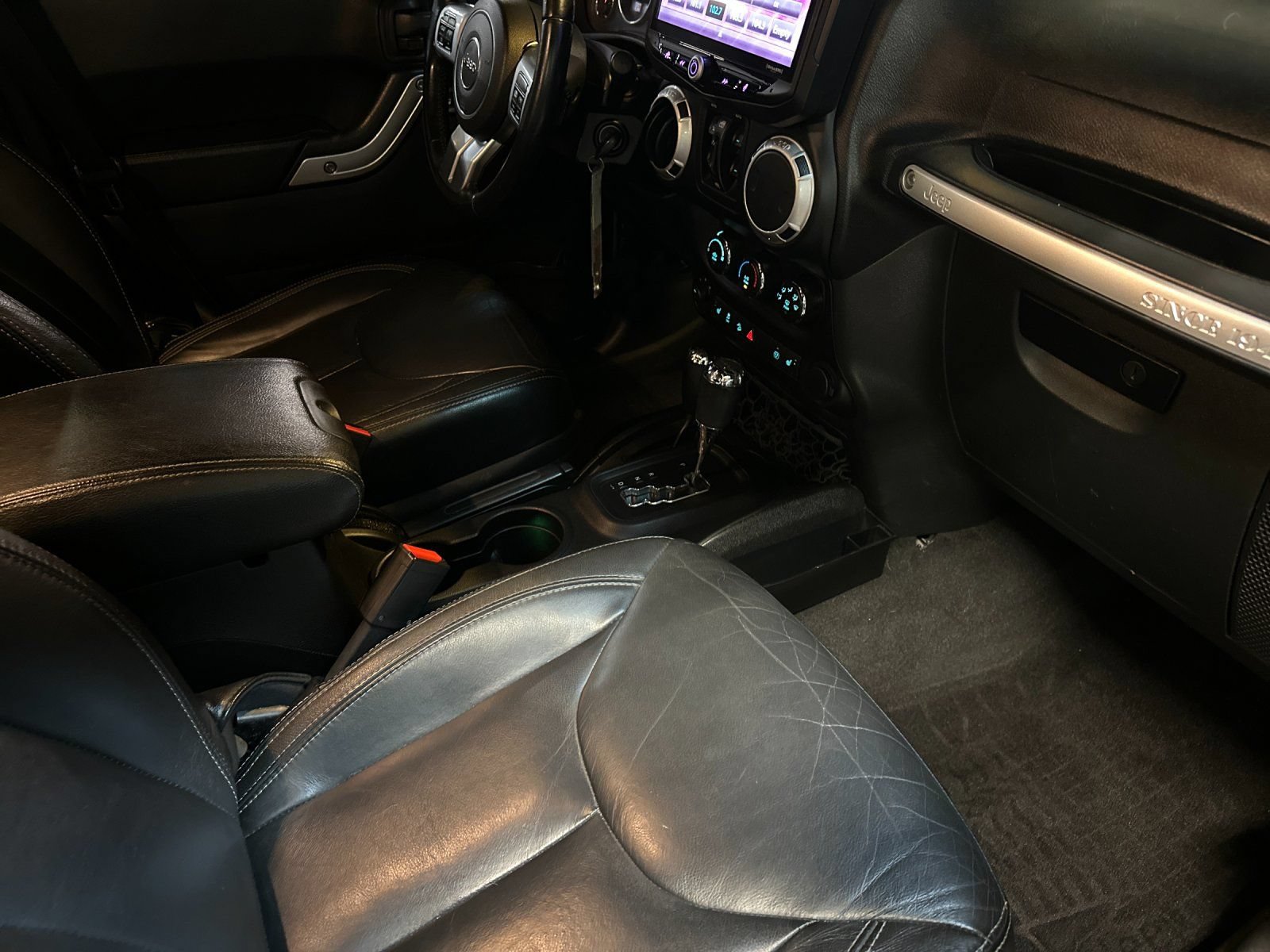 Used 2015 Jeep Wrangler Unlimited Rubicon AWD/4WD image 15