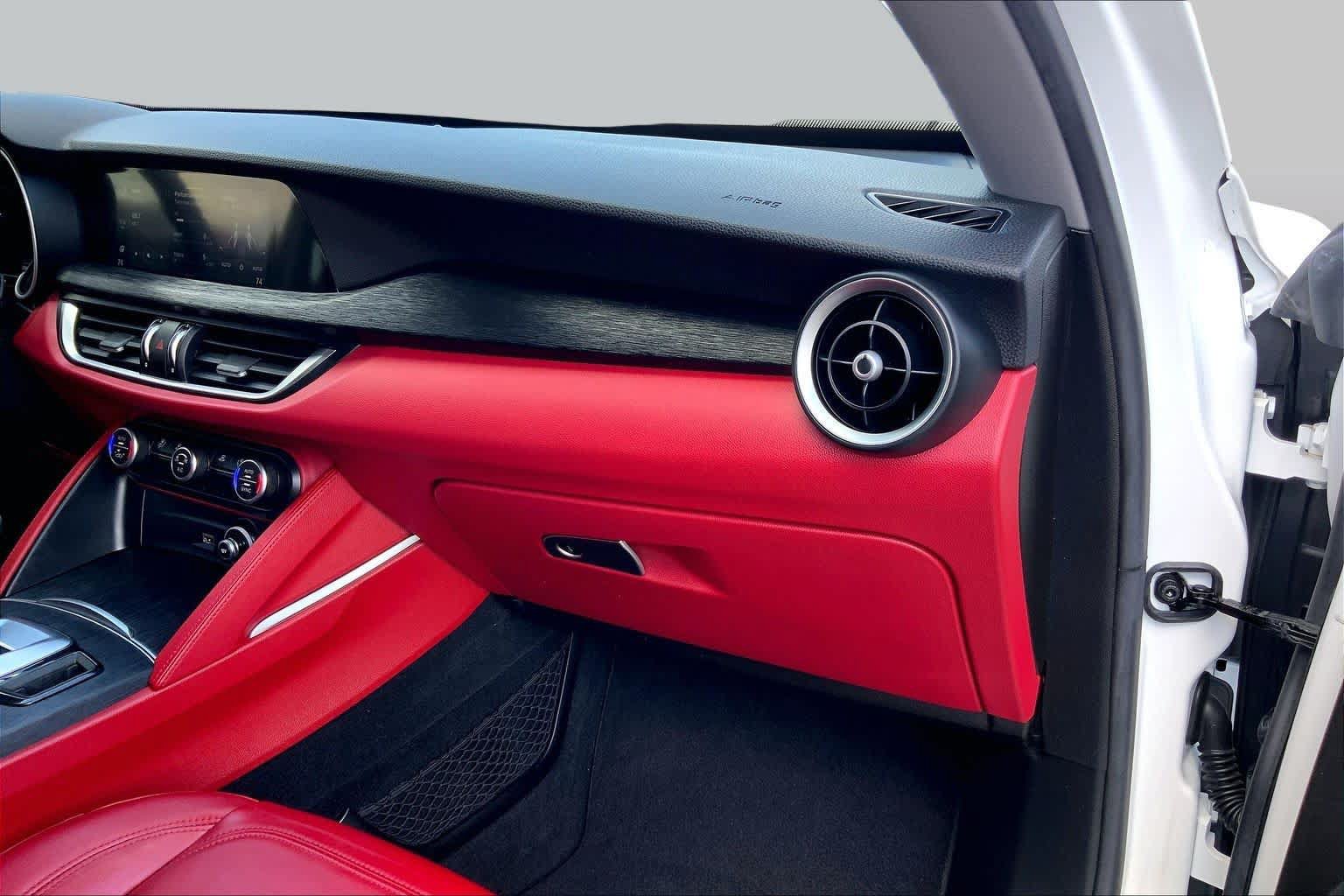 Used 2020 Alfa Romeo Stelvio RWD image 19