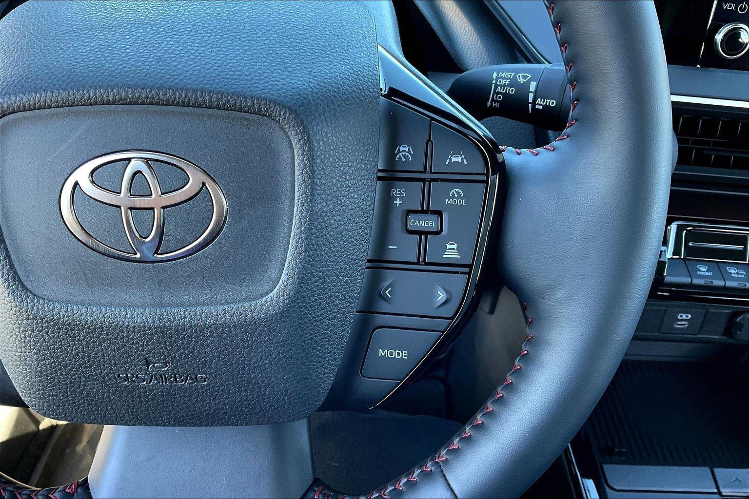 Certified 2025 Toyota Prius Plug-In Hybrid image 18