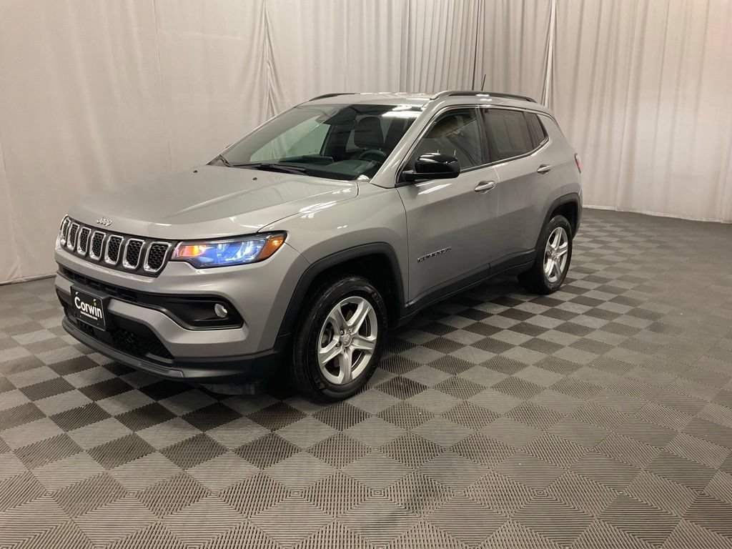 Used 2023 Jeep Compass Latitude w/ Convenience Group AWD/4WD image 9
