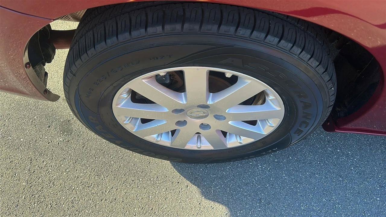 Used 2016 Chrysler Town & Country Touring FWD image 19