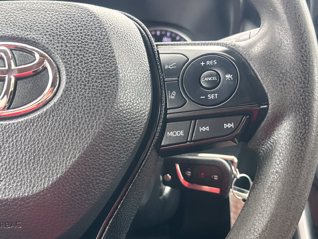 Used 2021 Toyota RAV4 LE AWD/4WD image 21