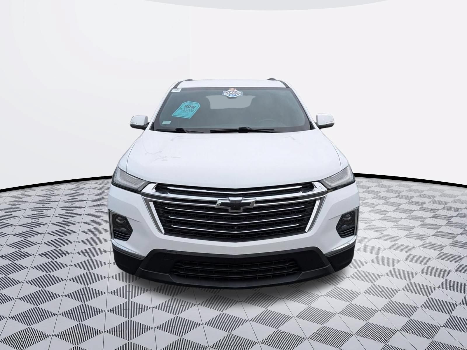 Certified 2023 Chevrolet Traverse LT w/ Rear Camera Mirror Package AWD/4WD image 2
