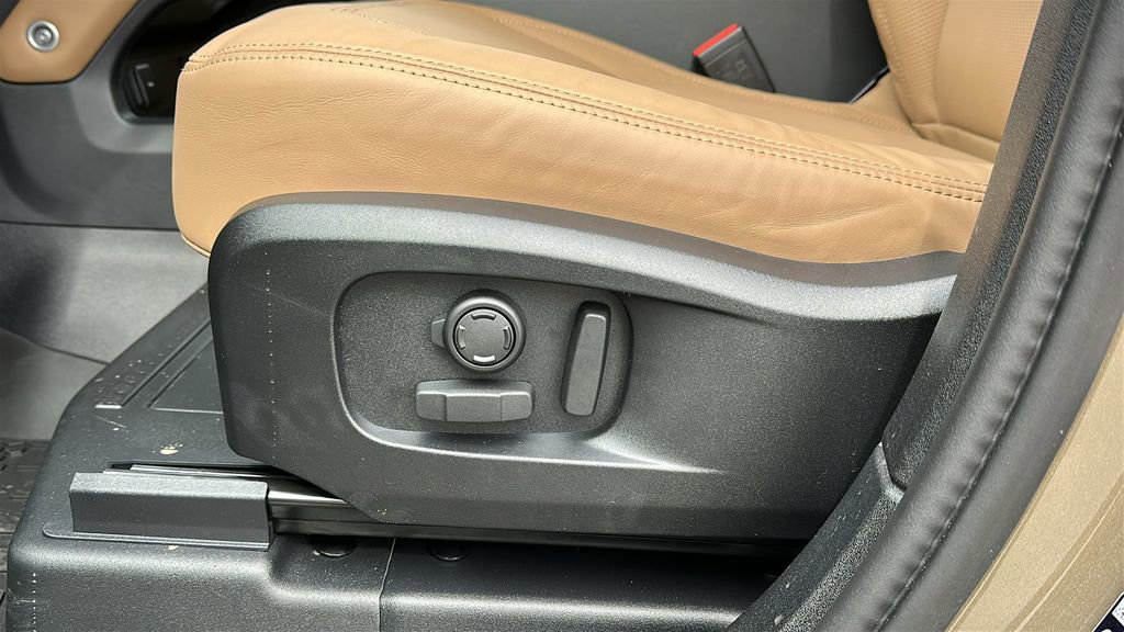 New 2026 Land Rover Defender 110 X-Dynamic SE image 10