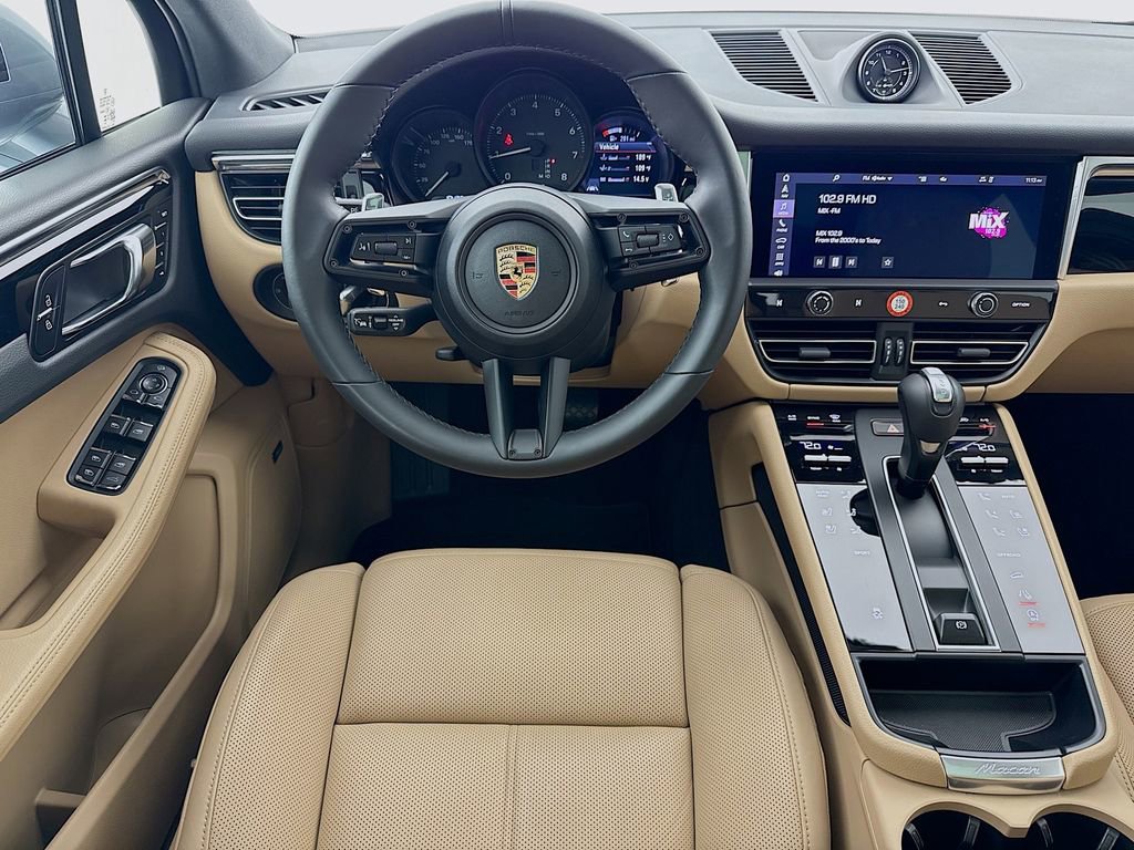 Certified 2025 Porsche Macan image 25