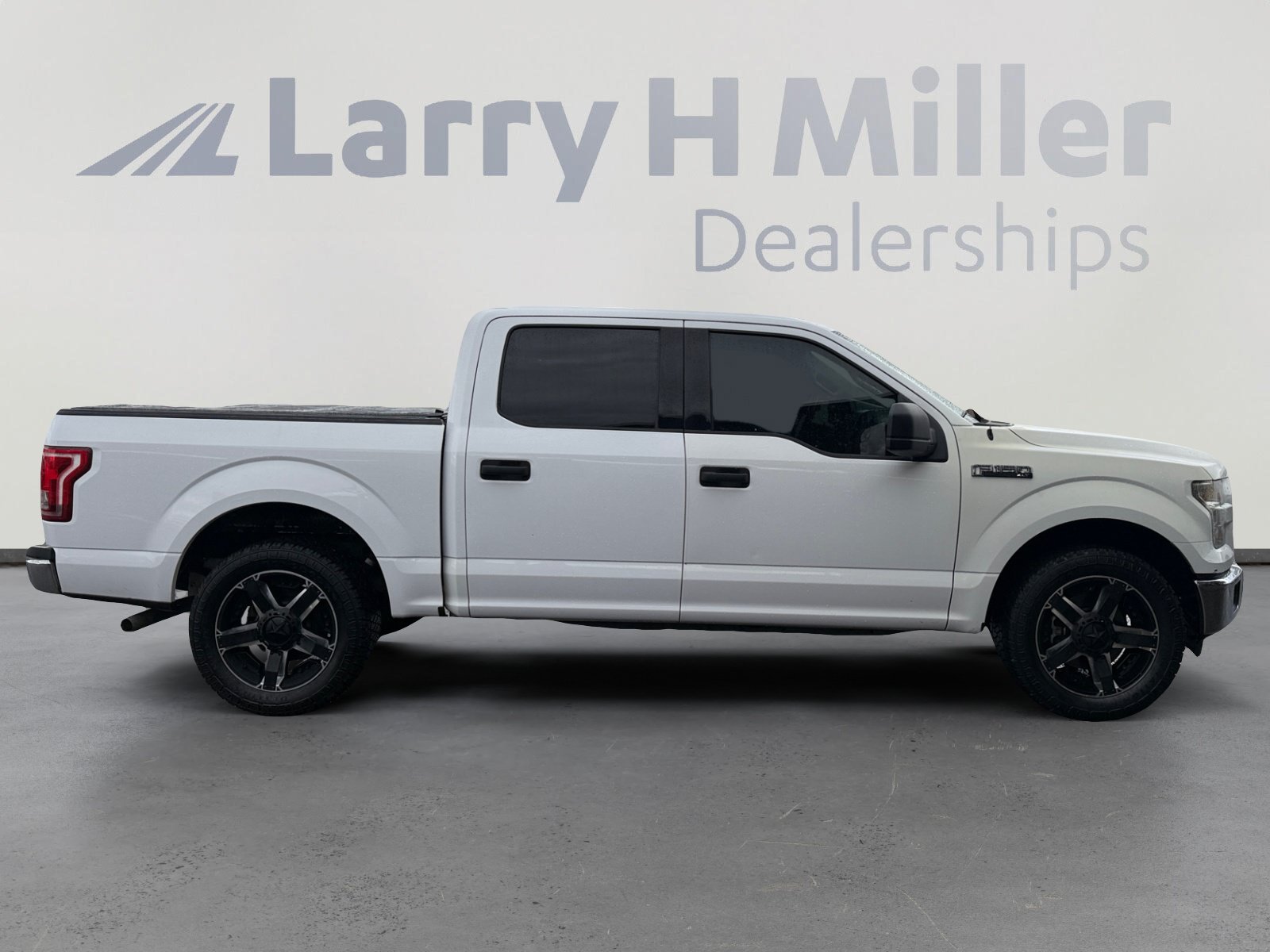 Used 2017 Ford F150 XLT RWD image 6