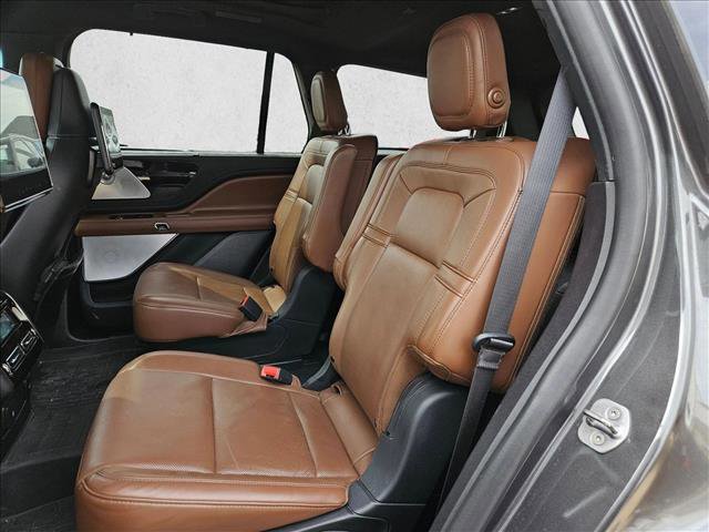 Used 2020 Lincoln Aviator Reserve w/ Equipment Group 202A image 17