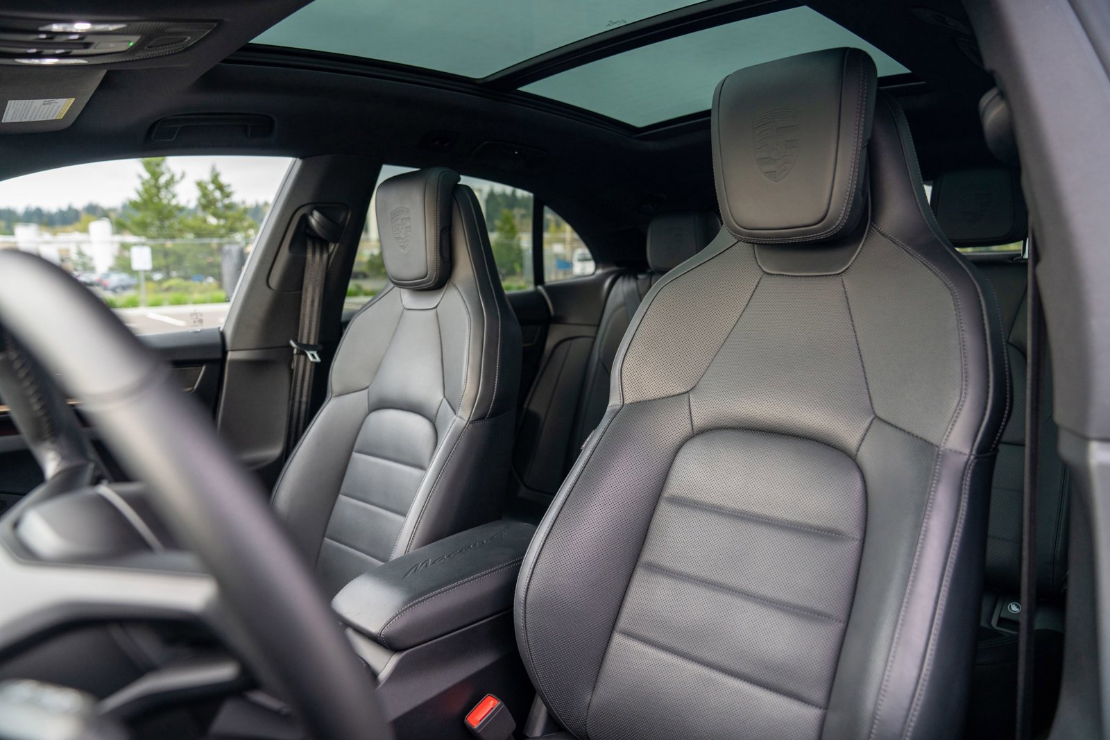 Certified 2025 Porsche Macan 4 Electric image 5