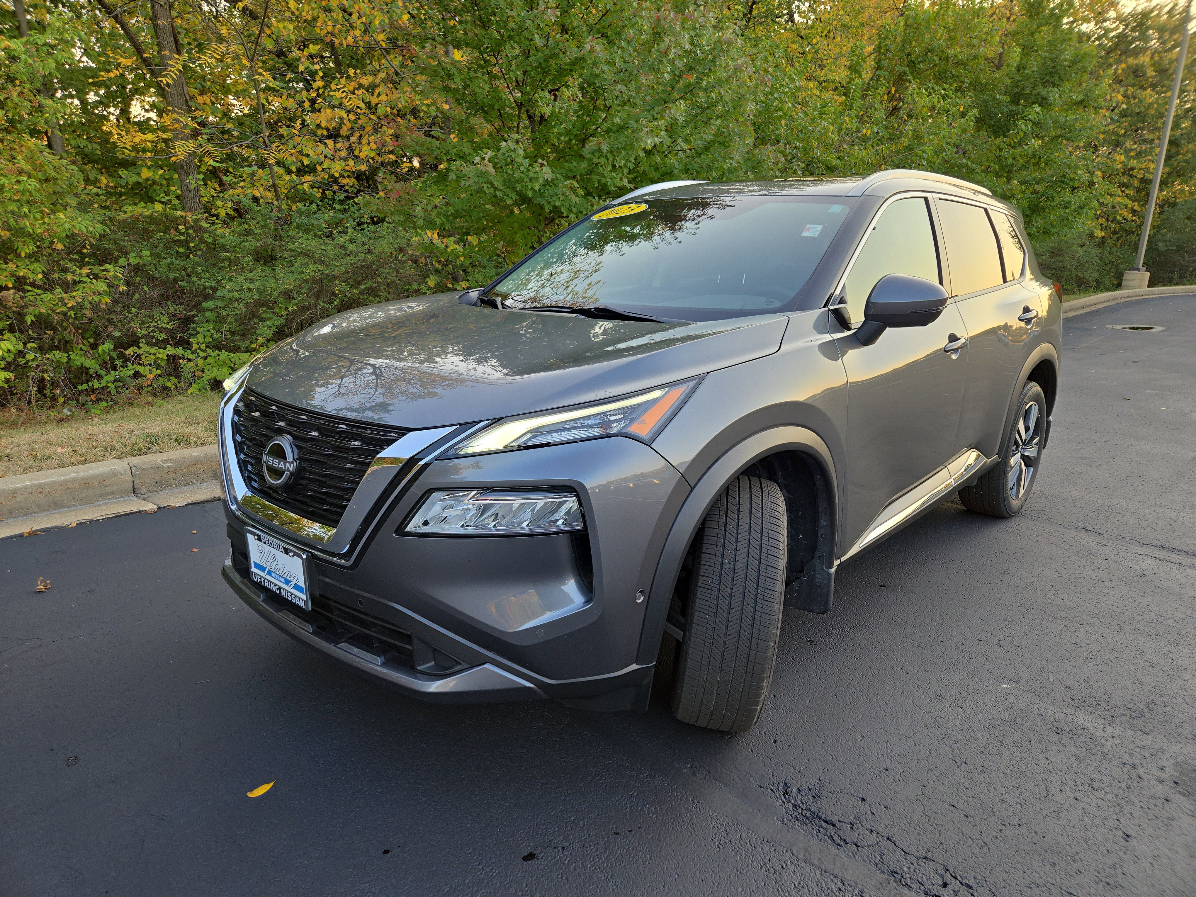 Used 2023 Nissan Rogue SL w/ SL Premium Package image 4