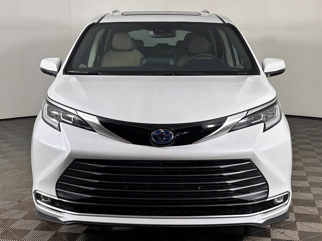 Used 2024 Toyota Sienna Limited FWD image 12
