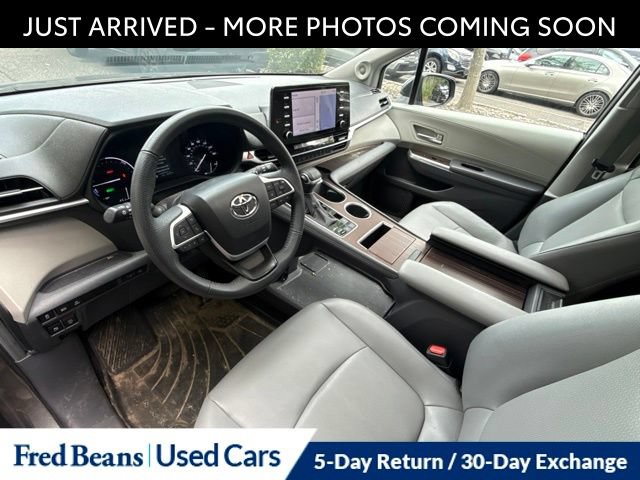 Used 2023 Toyota Sienna XLE w/ XLE Plus Package AWD/4WD image 7