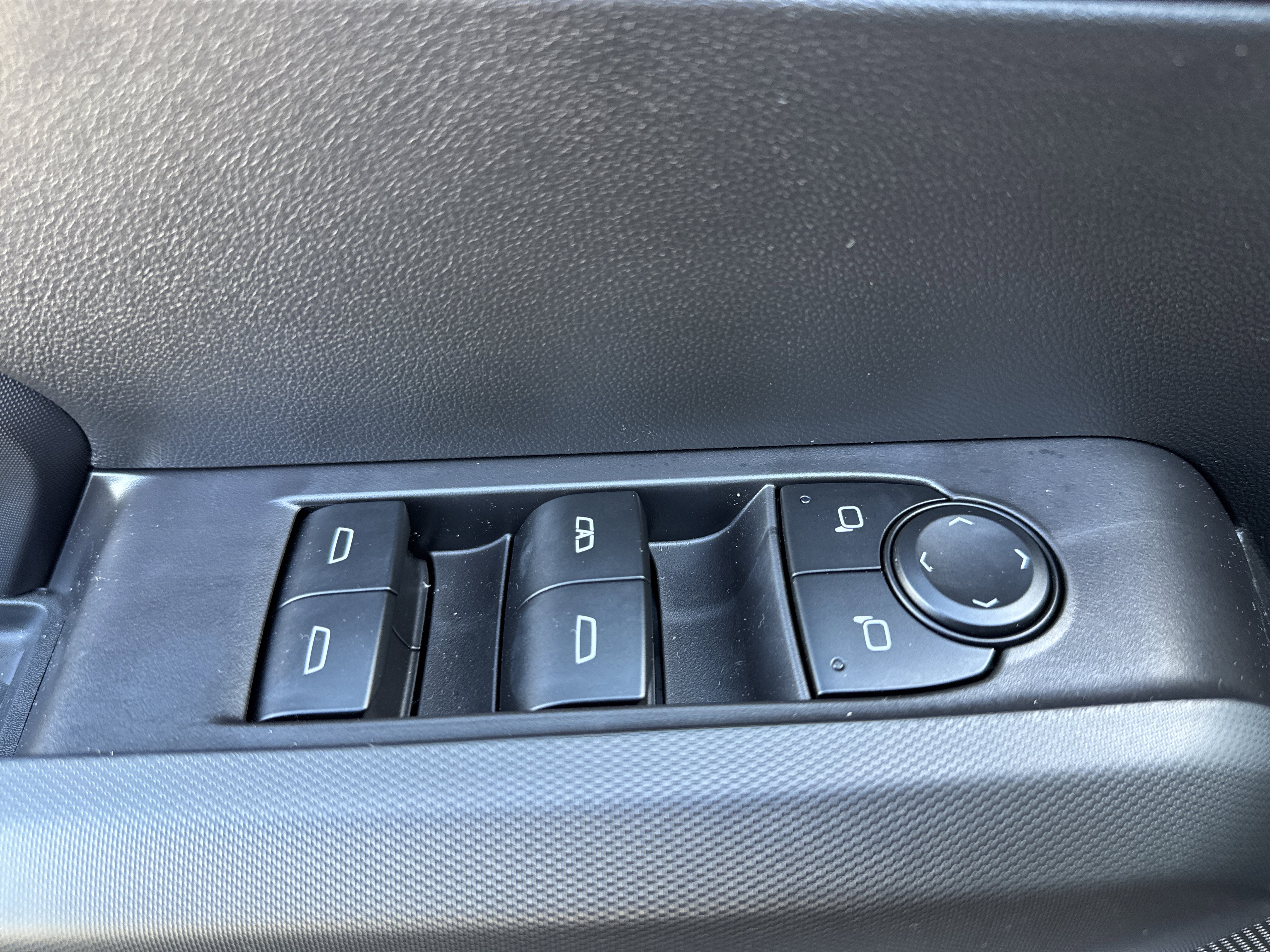 New 2026 GMC Canyon Elevation w/ Convenience Package image 15