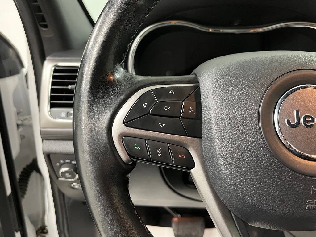 Used 2020 Jeep Grand Cherokee Laredo AWD/4WD image 29