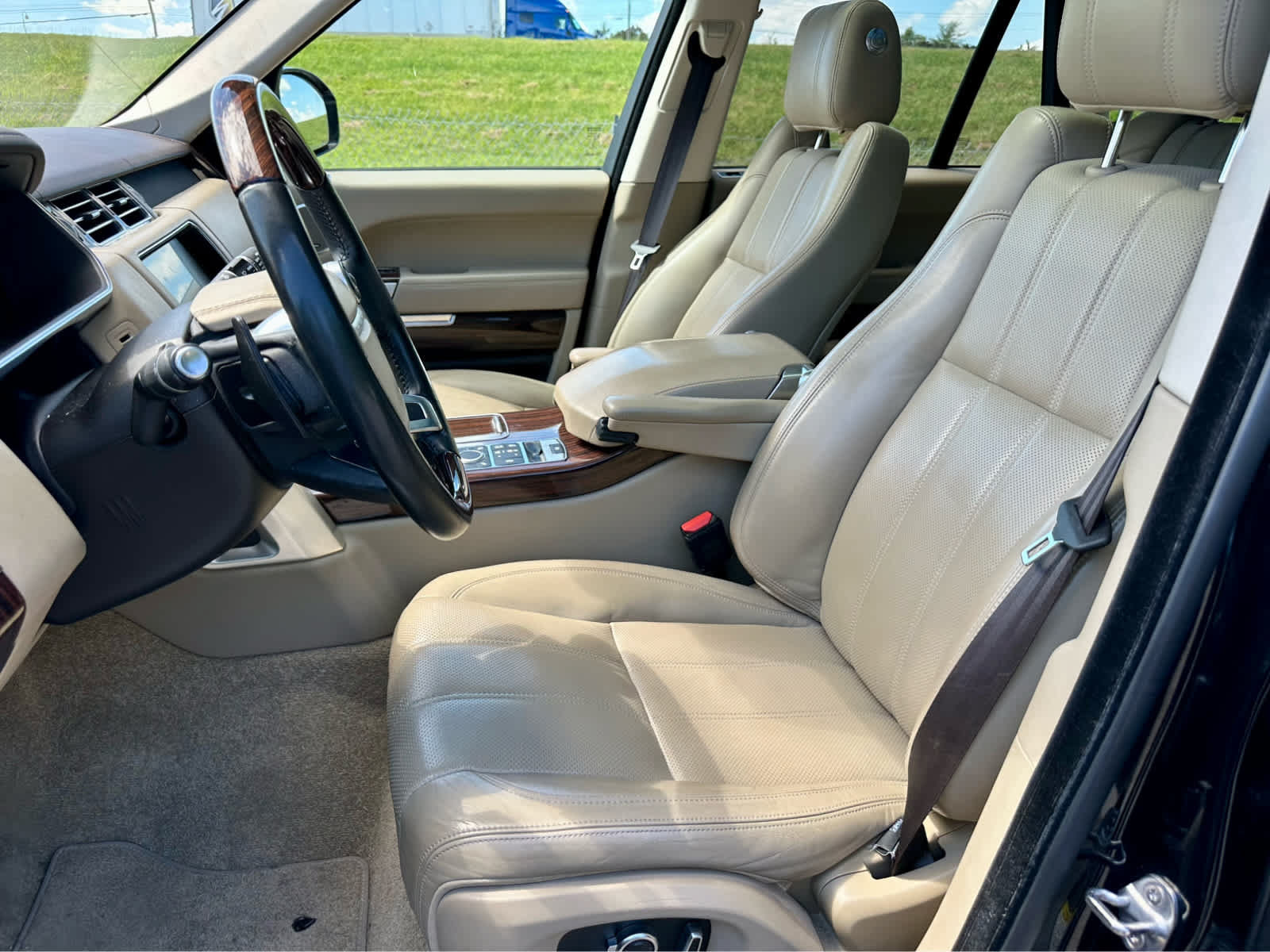 Used 2017 Land Rover Range Rover HSE AWD/4WD image 11