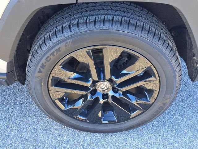 Used 2021 Toyota RAV4 XLE Premium image 30