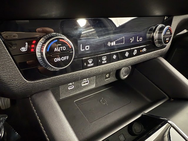 Used 2024 Mitsubishi Outlander SE image 24