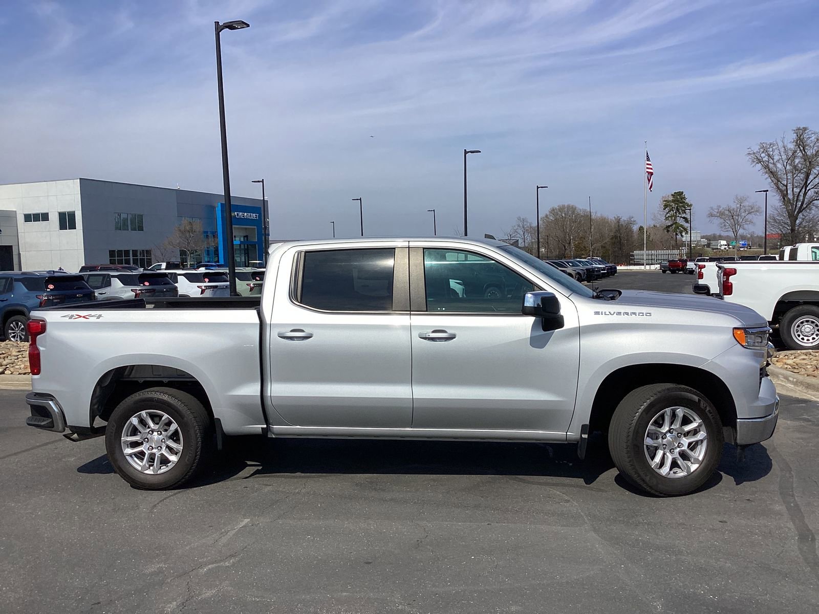 Used 2022 Chevrolet Silverado 1500 LT image 5