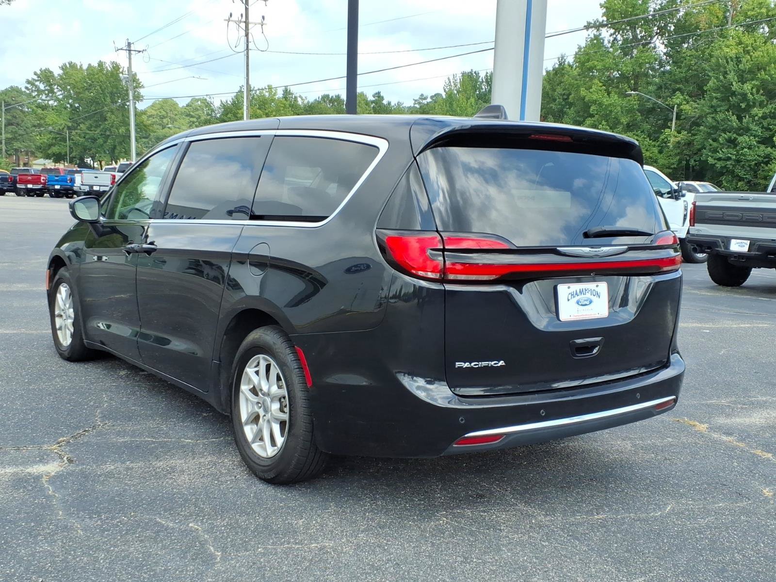 Used 2023 Chrysler Pacifica Touring-L FWD image 22