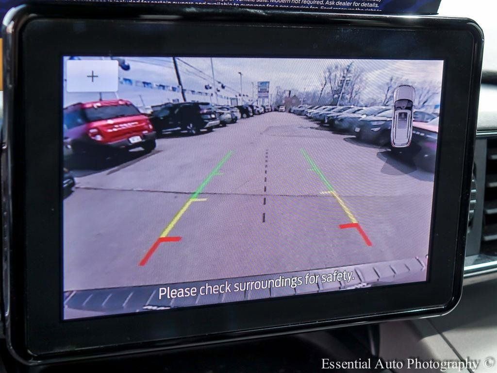 Certified 2022 Ford Explorer XLT w/ Equipment Group 202A AWD/4WD image 17