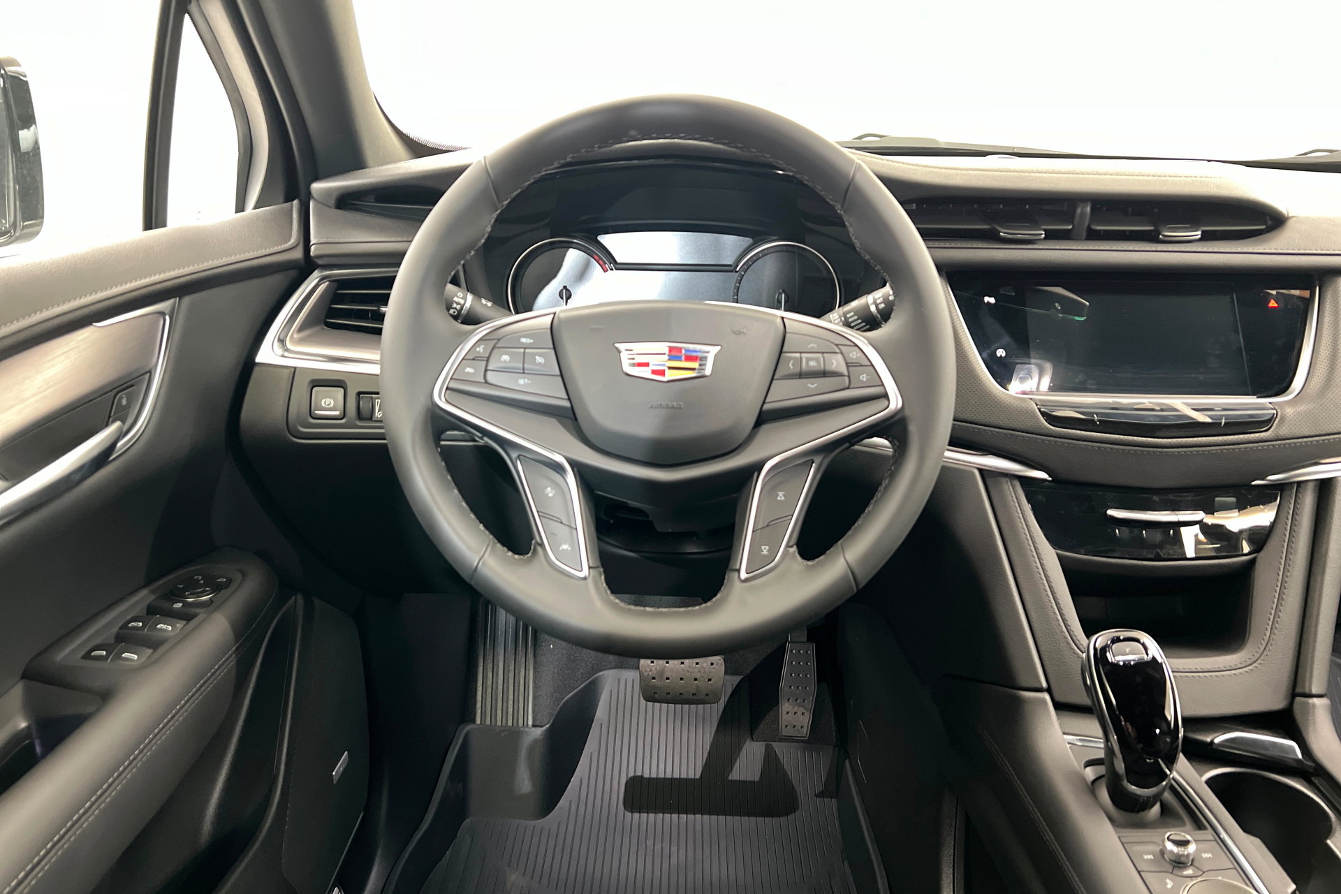 New 2026 Cadillac XT5 Luxury w/ LPO, Floor Liner Package image 13