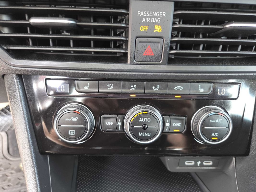Used 2024 Volkswagen Jetta SE FWD image 22