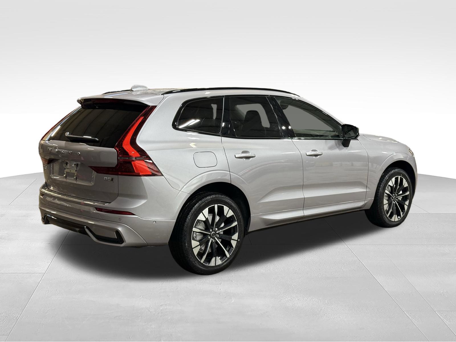 New 2026 Volvo XC60 B5 Plus w/ Protection Package Premier AWD/4WD image 6