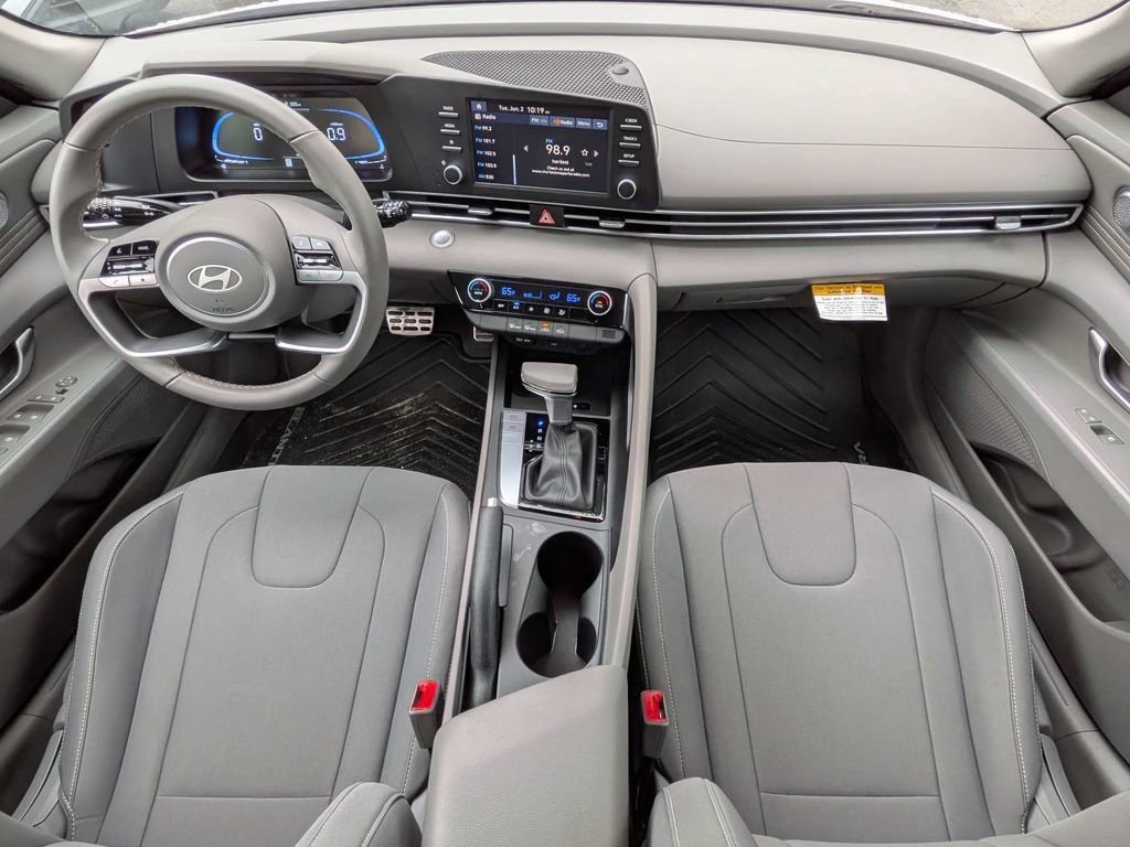 Used 2025 Hyundai Elantra Sport FWD image 13