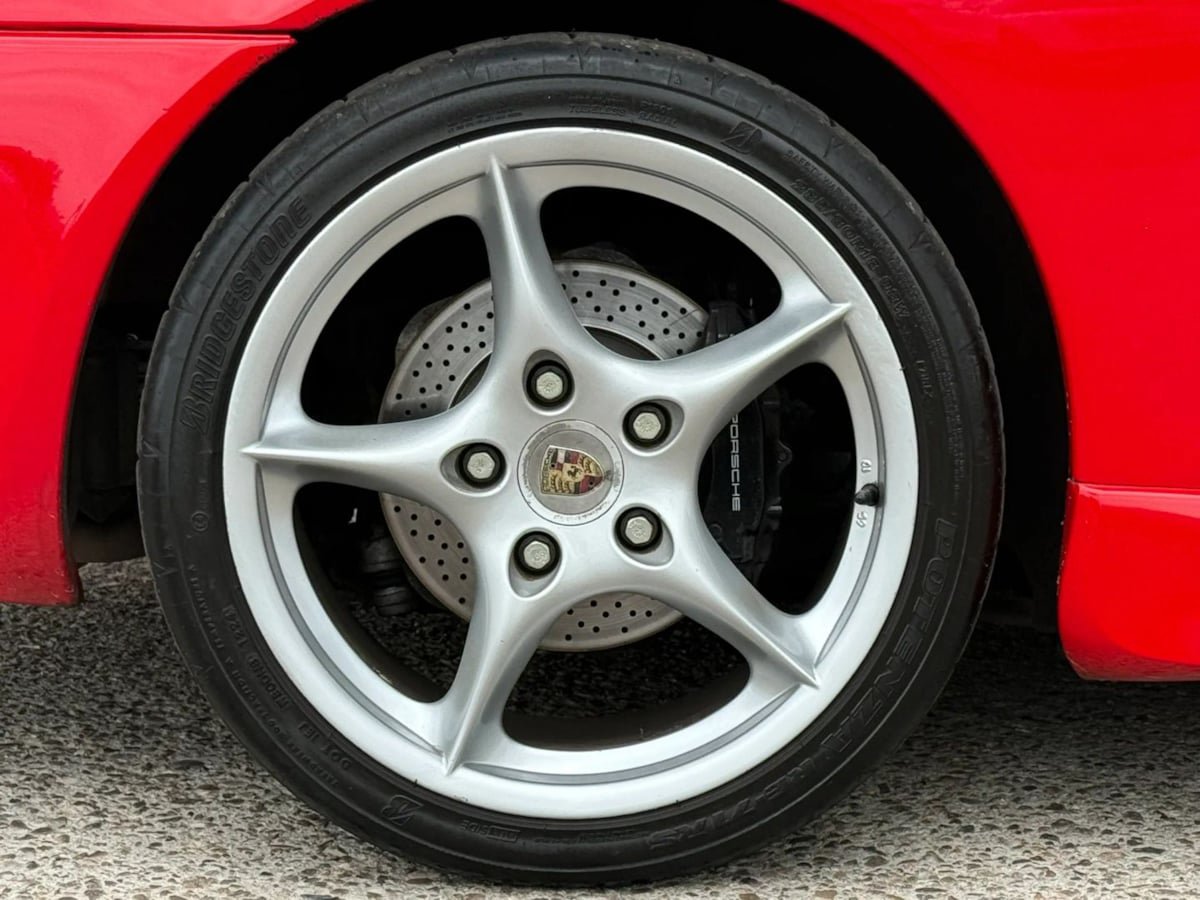 Used 2002 Porsche 911 Carrera 4 AWD/4WD image 28