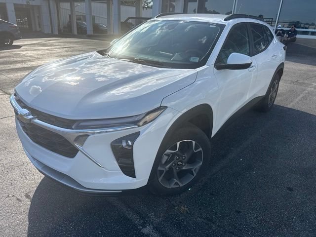 Used 2025 Chevrolet Trax LT w/ Driver Confidence Package