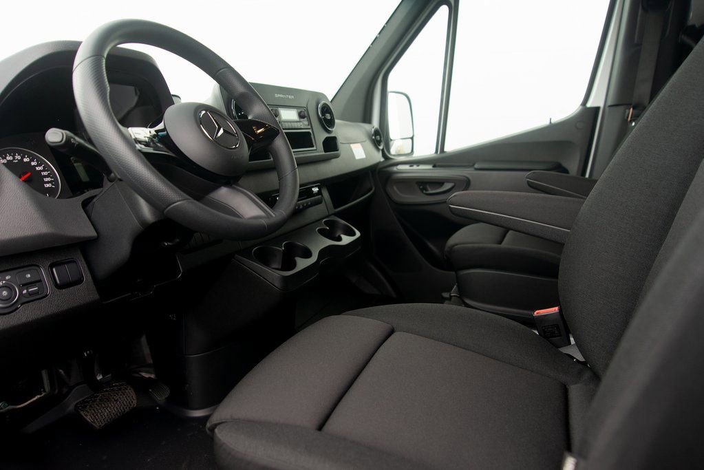 Used 2025 Mercedes-Benz Sprinter 2500 image 24