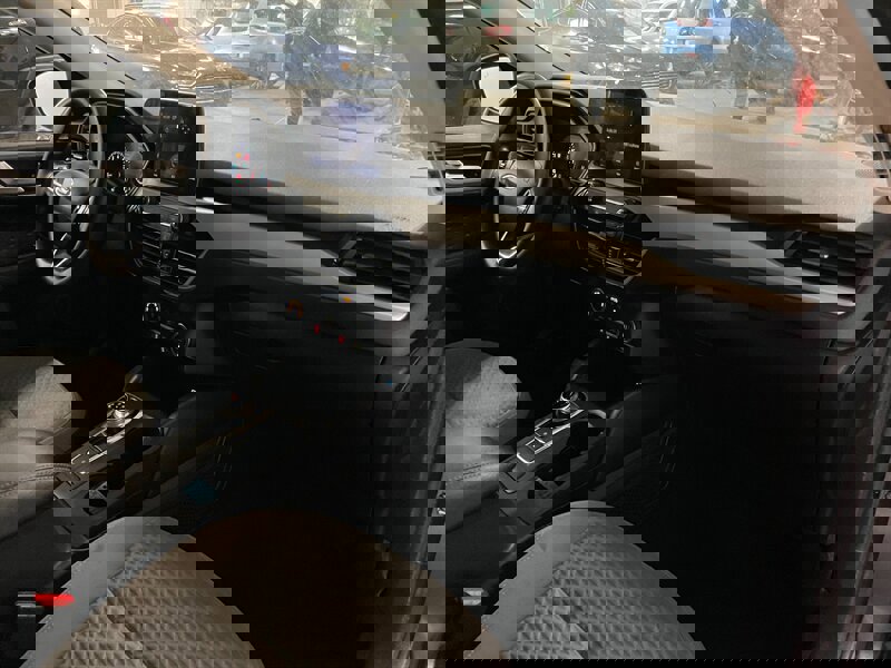 Used 2020 Ford Escape SE image 18