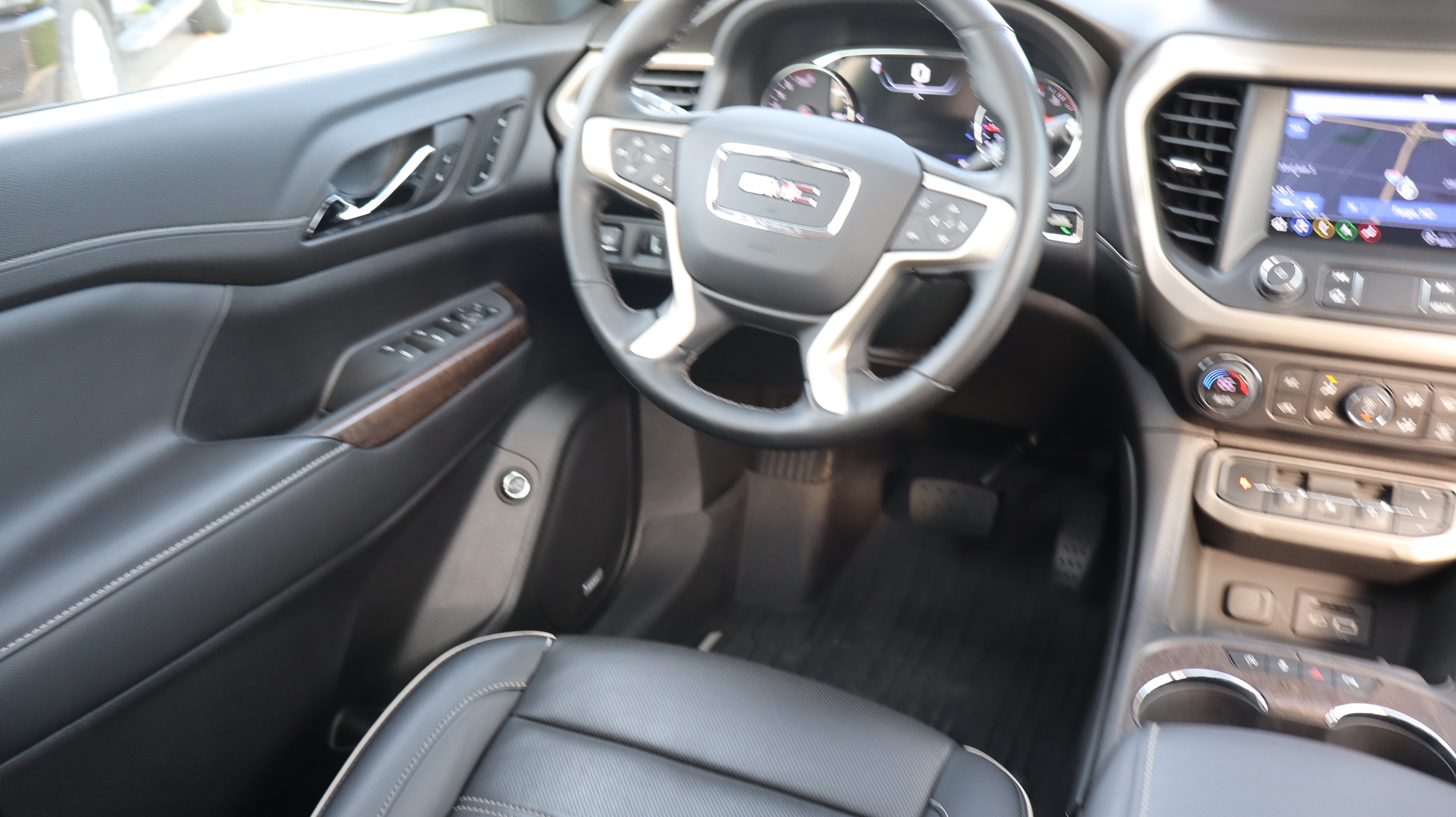 Certified 2023 GMC Acadia Denali w/ Denali Ultimate Package AWD/4WD image 9